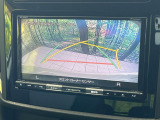 【バックカメラ】駐車時に後方がリアルタイム映像で確認できます。大型商業施設や立体駐車場での駐車時や、夜間のバック時に大活躍!運転スキルに関わらず、今や必須となった装備のひとつです!