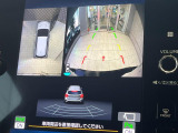 【マルチテレインモニター】車のフロントやサイドのカメラ画像を同時にモニター表示することで、悪路や狭い道を走行時でも周囲の状況確認ができ安心!本格SUVにうれしい装備です♪