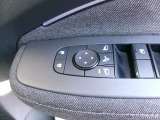 ドアミラーの鏡面の調節、格納は運転席からすべて操作できます!