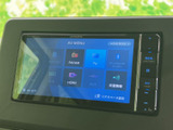 AVメニューからテレビやラジオ、Bluetooth Audioなどを選べる画面です。項目がタイル状に並び、目的の機能を見つけやすい構成で、日常のお出かけにも活用いただけます。
