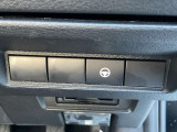 ハンドル右奥には各種設定スイッチがあります。運転者がスッと手を伸ばせば操作できので便利です。