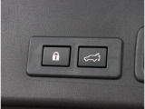 パワーリヤゲートを搭載しておりますので、ワンタッチでリヤゲートの開閉が楽々!