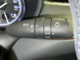 【オートライト】車外の明るさに応じて自動的にライトの点灯・消灯をしてくれます