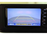 バックガイドモニターで、後方を確認しながら安心して駐車することができます。運転初心者も熟練者も必須の機能ですよ!
