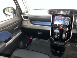 分かりやすく操作しやすい運転席まわりです☆