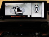 パノラミックビューモニター付きです。車両を上から見たような映像をディスプレイオーディオ画面に表示。運転席からの目視だけでは見にくい、車両周辺の状況をリアルタイムでしっかり確認できます。