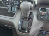 手に馴染むシフトノブで扱いやすく、快適な運転を支えます。