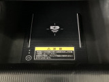 スマホを置くだけで充電できるワイヤレス充電器!ケーブルの抜き差しが不要なのでとても便利です♪