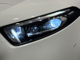 ●LEDヘッドライト:夜間走行時も良好な視界を確保し安心して運転できる高輝度LEDヘッドライトを装備!点灯速度が早く、消費電力も抑えられています。