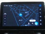 ディスプレイオーディオ(コネクティッドナビ対応)PLUS搭載。T-Connectご契約で2028年6月まで無償で利用できるナビ(期限到来後は有償)と、解約後も利用できる車載ナビが搭載されています。