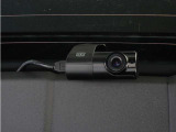 スーパーナイトビジョン2.0をリアカメラにも搭載。夜間走行や暗い駐車場などの低照度環境でも鮮明な映像で録画することができます。スマートフォンとPCで映像確認。安心の純正品です。