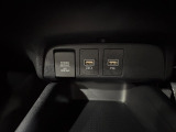 便利な充電用USBジャックも付いています☆周辺機器の充電にご利用頂けます☆