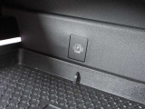 【置くだけ充電】ケーブルを差し込むこと無く、トレイに置くだけで充電できるワイヤレス充電