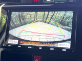 【バックカメラ】駐車時に後方がリアルタイム映像で確認できます。大型商業施設や立体駐車場での駐車時や、夜間のバック時に大活躍!運転スキルに関わらず、今や必須となった装備のひとつです!