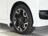 ◆純正アルミホイール装着車◆これで足元まわりも、おしゃれにきまります!