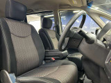 運転席も広々としており運転しやすい環境を実現しています☆
