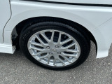 車体にぴったりの純正ホイールです。