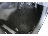 フロアマット標準装備。車内を清潔に保ちます。