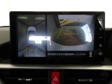 バックモニター付きで慣れない駐車場や車庫入れをサポートします。