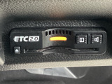 ETC2.0を搭載し、高速道路の料金決済をスムーズに行えるだけでなく、道路情報を活用した高度な運転支援サービスにも対応しています。