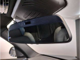 ☆BMWのルームミラーには自動防眩機能が備わっております。後続車のヘッドライトの明るさで幻惑されるのを防止☆