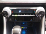 いつでも車内の温度設定だけでOKです。風量も風向きもこのクルマが調節します。それでも冷えすぎる!!暑すぎる!!そんな時は風量を多くして下さい。