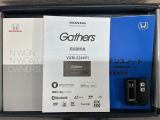 スマートキーは鍵をバッグに入れたままでもドアロックの開閉やエンジンのON・OFFができます。夜間や雨の日も鍵を探さなくて良いので便利です。