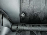◆ISOFIX◆シートベルトいらずでチャイルドシートと固定金具を連結するだけでガッチリ固定できます。