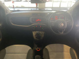 機能性を重視したPandaらしいインテリア。視界も良好で運転しやすい設計です。