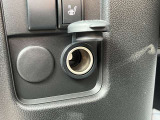 インパネにアクセサリーソケットが1口ございます。