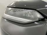 LEDヘッドライトは、点灯の瞬間から最大光量を発揮し、突然暗くなるトンネルなどでの安定感を高めます。
