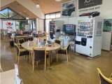 公共交通機関では、大阪モノレール沢良宜駅から徒歩2分です。駅から店舗が見えてます。