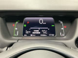 メータは先進的なデジタルメーターを採用!ゆっくりと数字が動くのでとても見やすく表示されます!平均燃費なども表示、エコな運転の手助けをしてくれます!