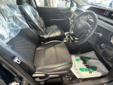 前席は運転がしやすい目線の高さになっております!