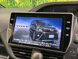 【純正ナビ】人気の純正ナビを装備しております。ナビの使いやすさはもちろん、オーディオ機能も充実!キャンプや旅行はもちろん、通勤や買い物など普段のドライブも楽しくなるはず♪