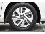 純正のホイールカバーが足元を飾ります!サイズは185/65R15になります!