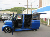 5ドアーで乗り降り荷物の出し入れ助かります。