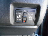 両側電動スライドドアです。運転席やキーレスから開閉が出来てとても重宝します。