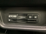 ハンドルの右下にETC2.0がついています。高速道路の料金所の通過も楽々です!。 カードの取り出しもしやすい場所についています。