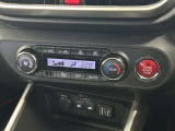 オートエアコンは温度を設定するだけで、自動で風量などを設定してくれます。運転しながら操作も必要ないので、安全性も向上します。