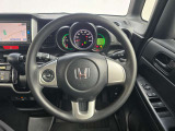 ドライバーの操作性に配慮したステアリング。快適な運転をサポートします。