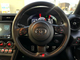 【純正革巻きステアリング】上質な革を使用することで、手にしっかり馴染みとても運転しやすいハンドルです♪