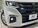 【LEDヘッドライト】悪天候や夜間走行時も良好な視界を確保し安心して運転できる高輝度LEDヘッドライトを装備!点灯速度が早く、消費電力も抑えられています。