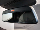 ☆BMWのルームミラーには自動防眩機能が備わっております。後続車のヘッドライトの明るさで幻惑されるのを防止☆