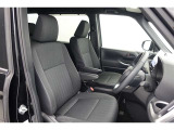しっかりとしていて上質な座り心地のシートです。 座り心地も良くて長時間の運転も快適ですよ。 肌触りの良いシートが評判です。