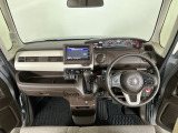 【前方視界】開放的な前方視界!運転がしやすく疲れにくいです♪窓が大きく、見通しがとっても良いおクルマですよ♪