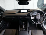 凛とした空気に感に包まれるMAZDA3のインテリアを感じて下さい♪