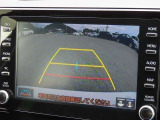 バックモニター付きでガイドラインがモニターに表示され、車庫入れや縦列駐車などの際に役立ちます!