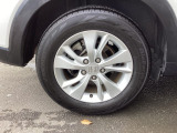 純正アルミホイールです。足元が引き立つので、車全体のイメージがアップしますよ!