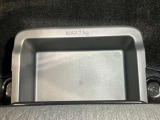 【助手席シートアンダーボックス】運転用の替え靴や、車内に常備したいこども用品、着替えた服などを収納できます★